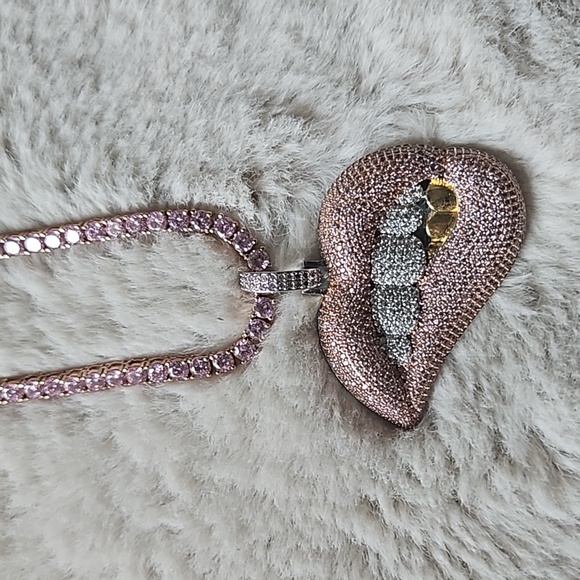 ICY Necklace - Picture 1 of 3